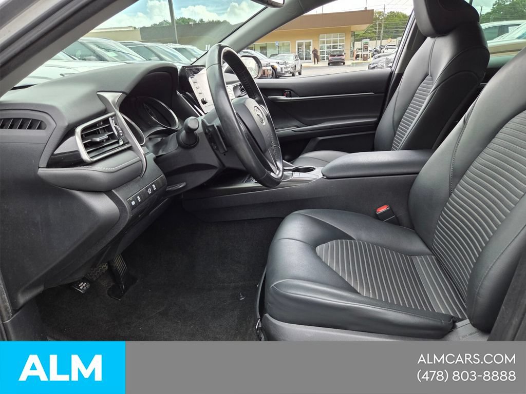 Used 2022 Toyota Camry SE w/ Convenience Package FWD image 3