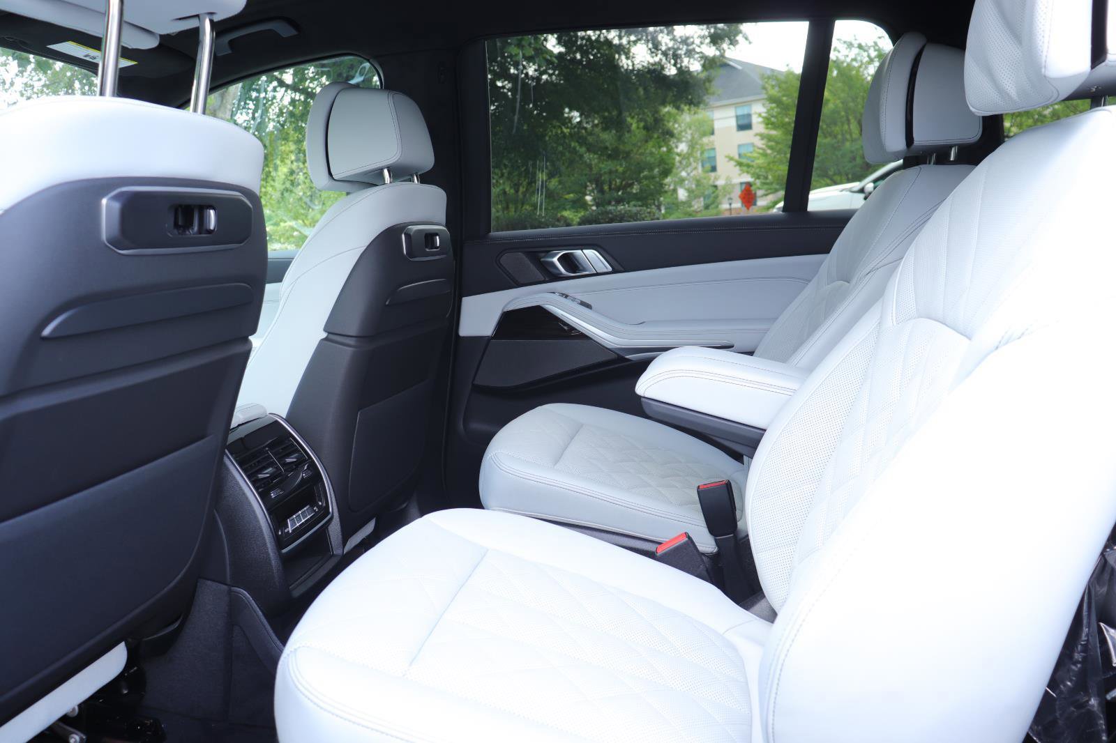 New 2026 BMW X7 xDrive40i w/ Premium Package image 13