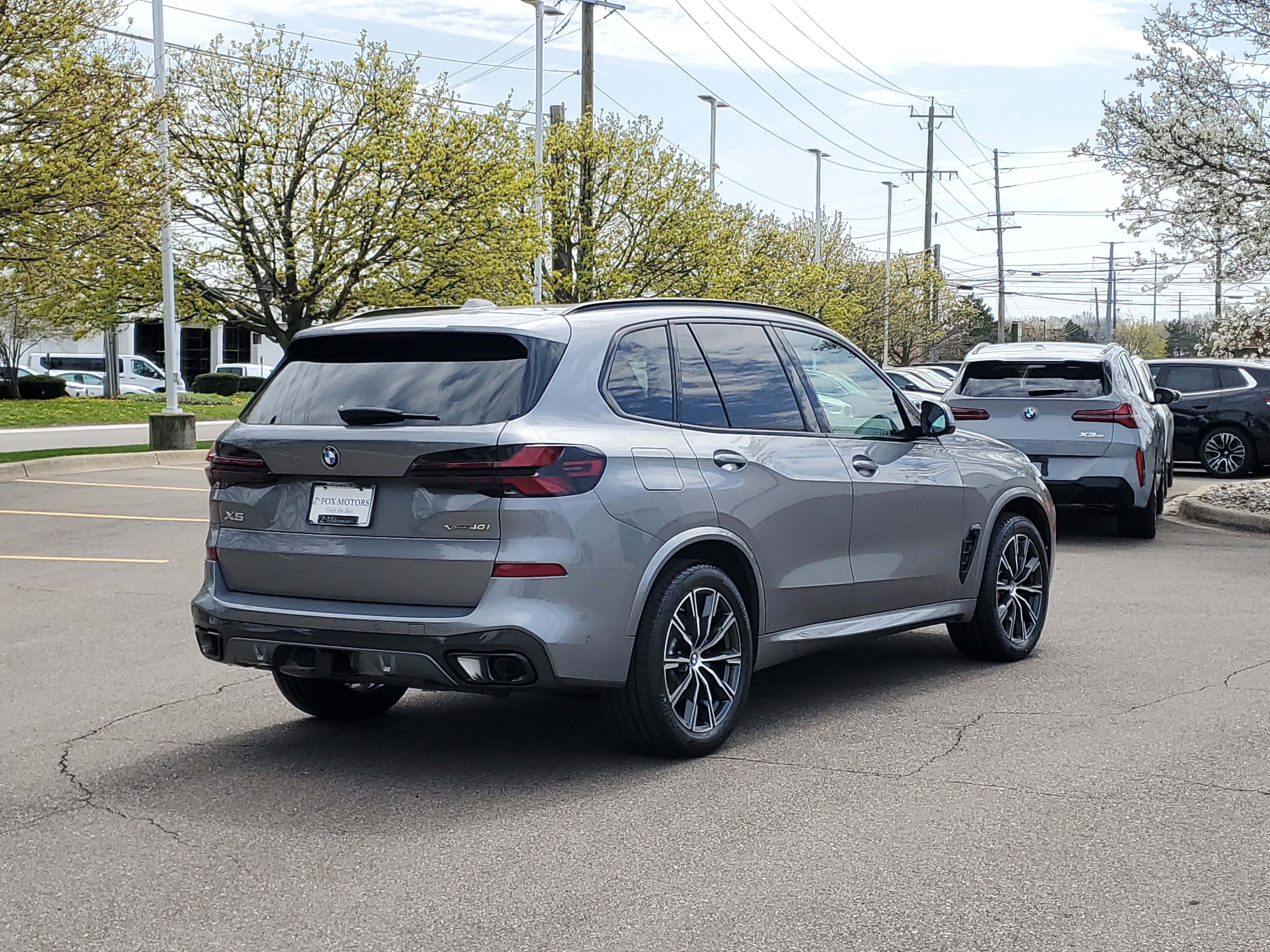 New 2026 BMW X5 xDrive40i w/ M Sport Package AWD/4WD image 3