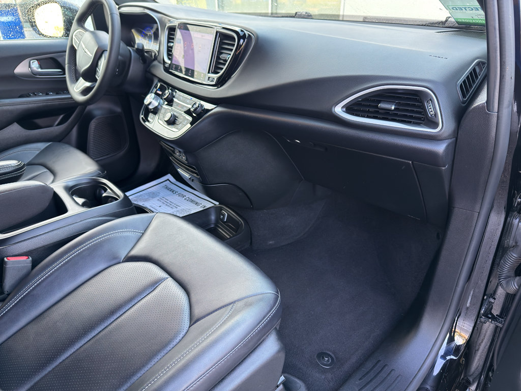 Used 2025 Chrysler Pacifica Select FWD image 39