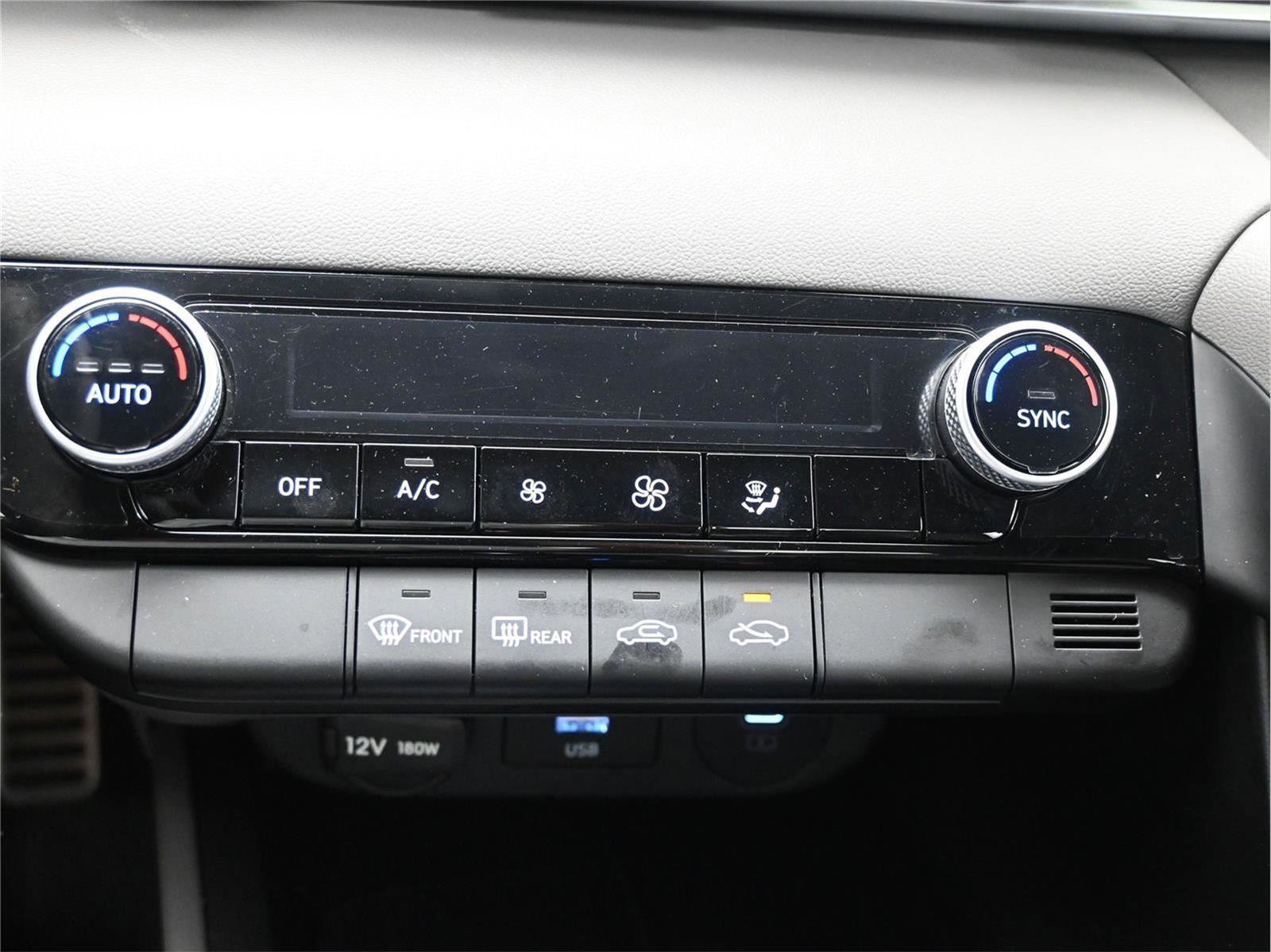 Certified 2025 Hyundai Elantra Sport image 15