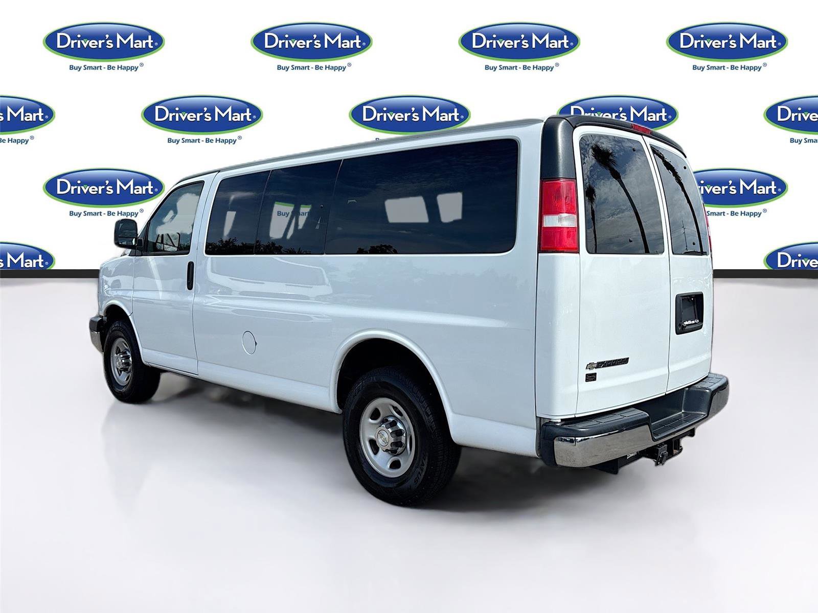 Used 2020 Chevrolet Express 3500 LT w/ LT Preferred Equipment Group RWD image 5