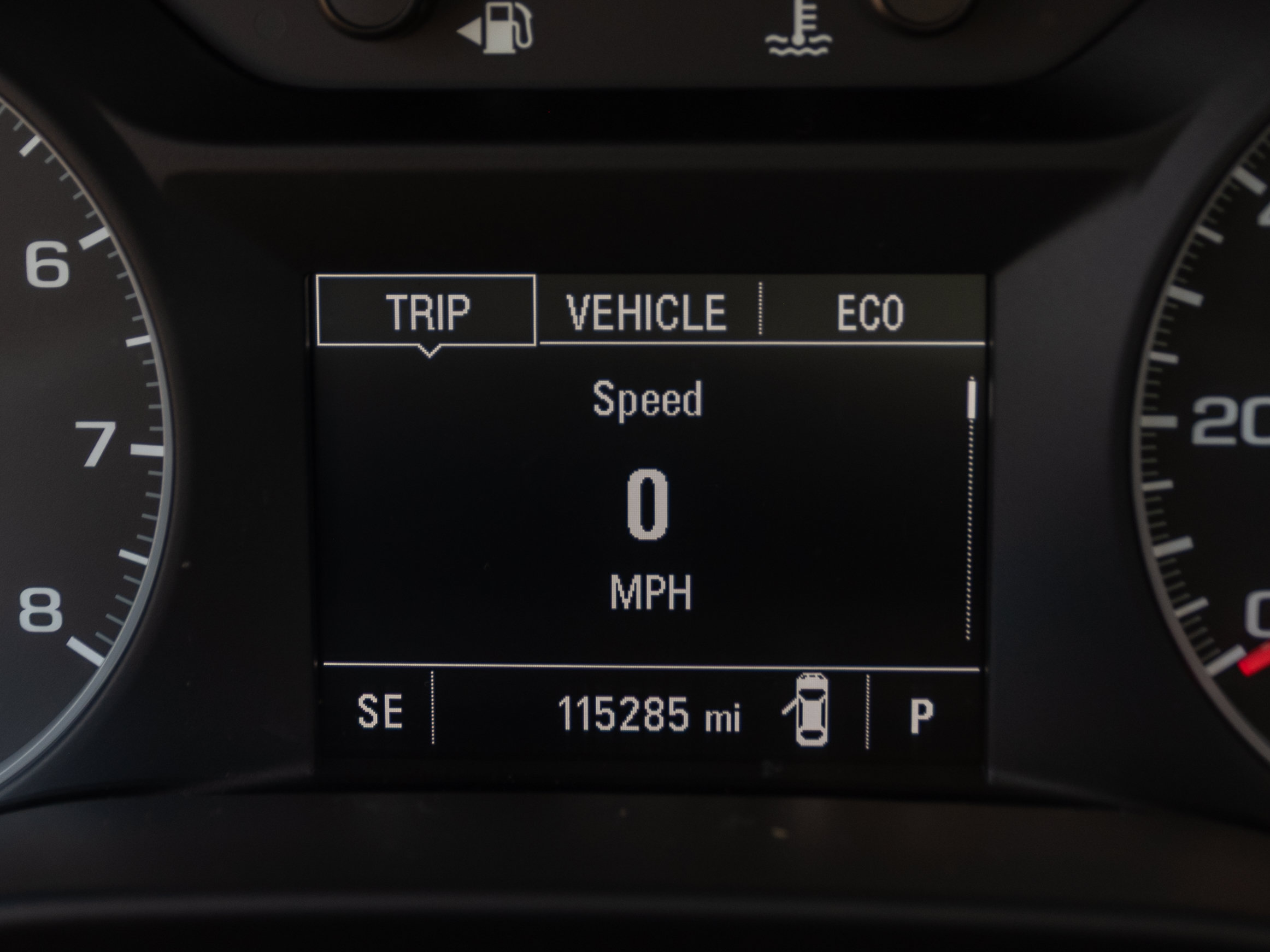 Used 2017 GMC Acadia SLE w/ Driver Alert Package I FWD image 3