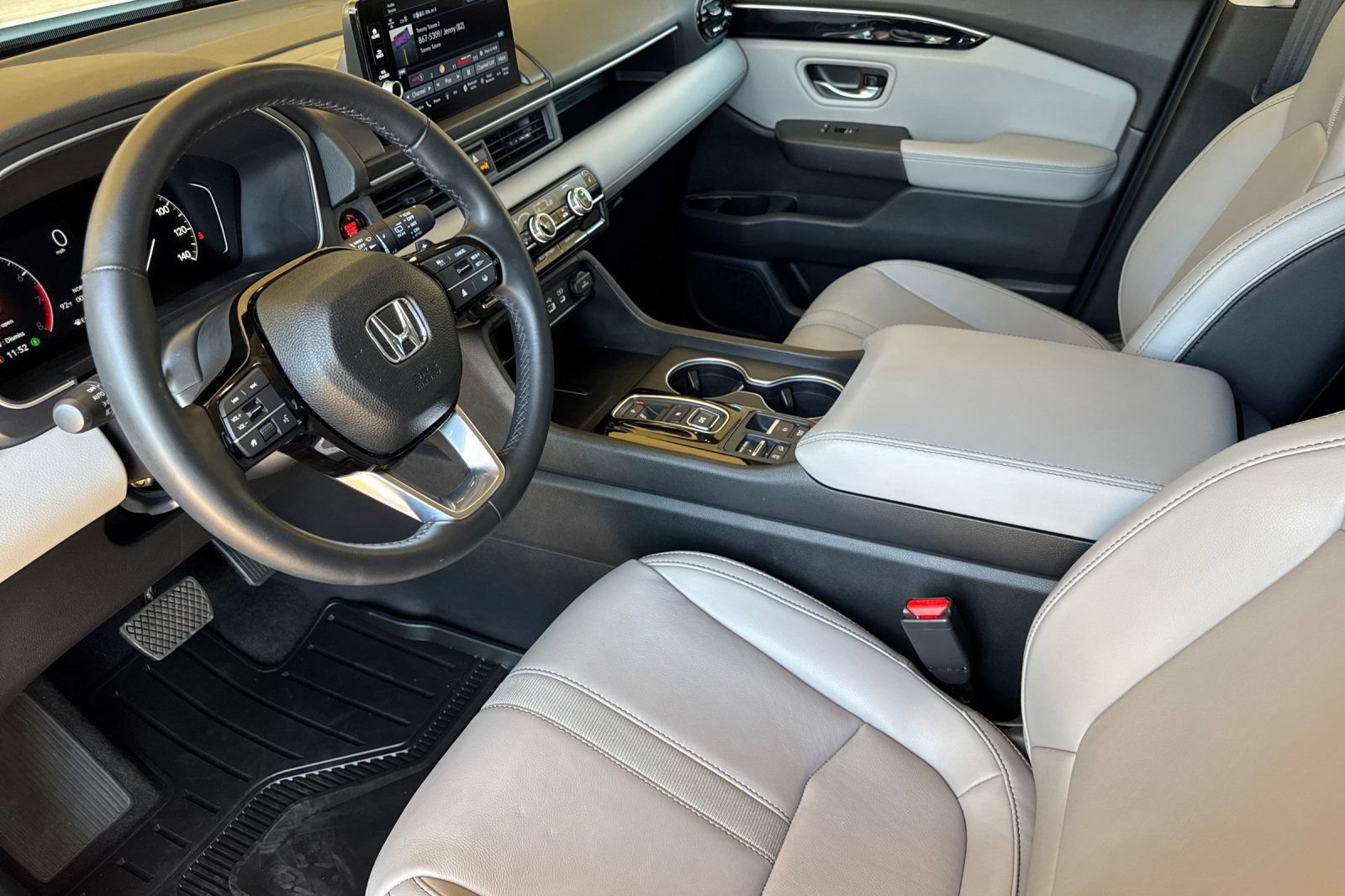 Used 2025 Honda Pilot Touring image 10
