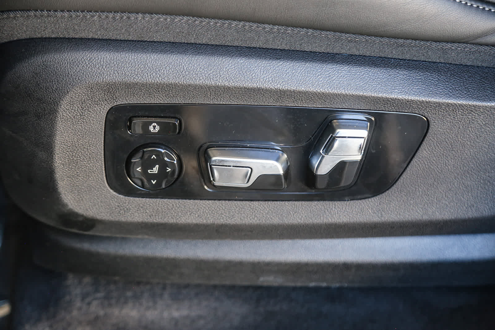 Certified 2024 BMW XM w/ M Driver's Package image 18