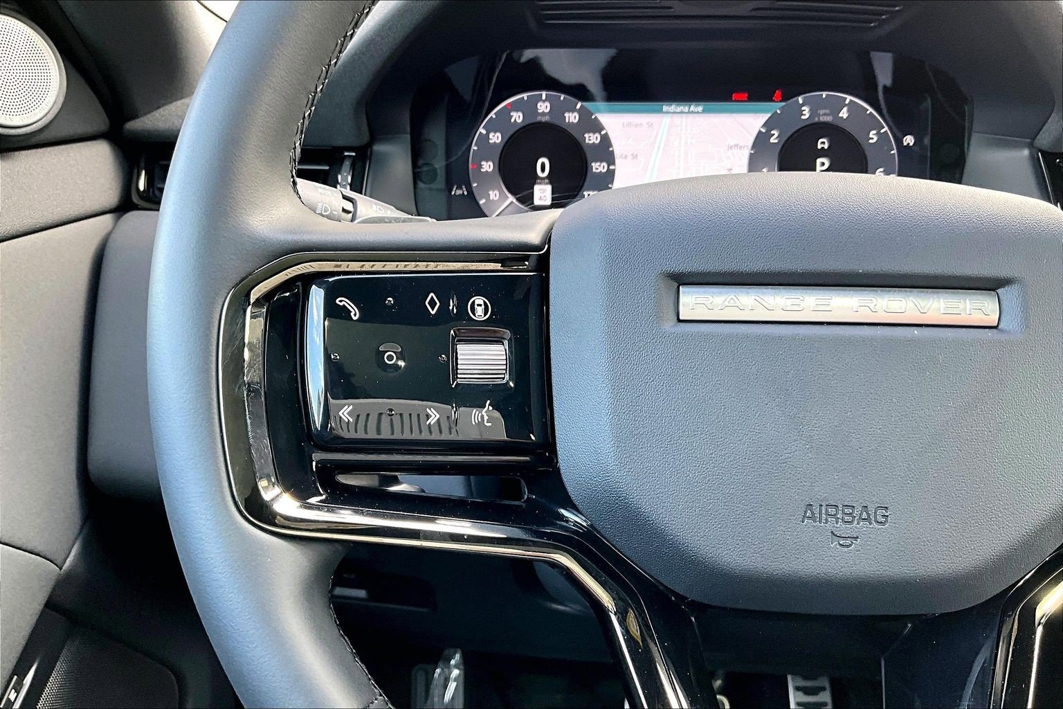 Used 2025 Land Rover Range Rover Evoque Dynamic SE image 18