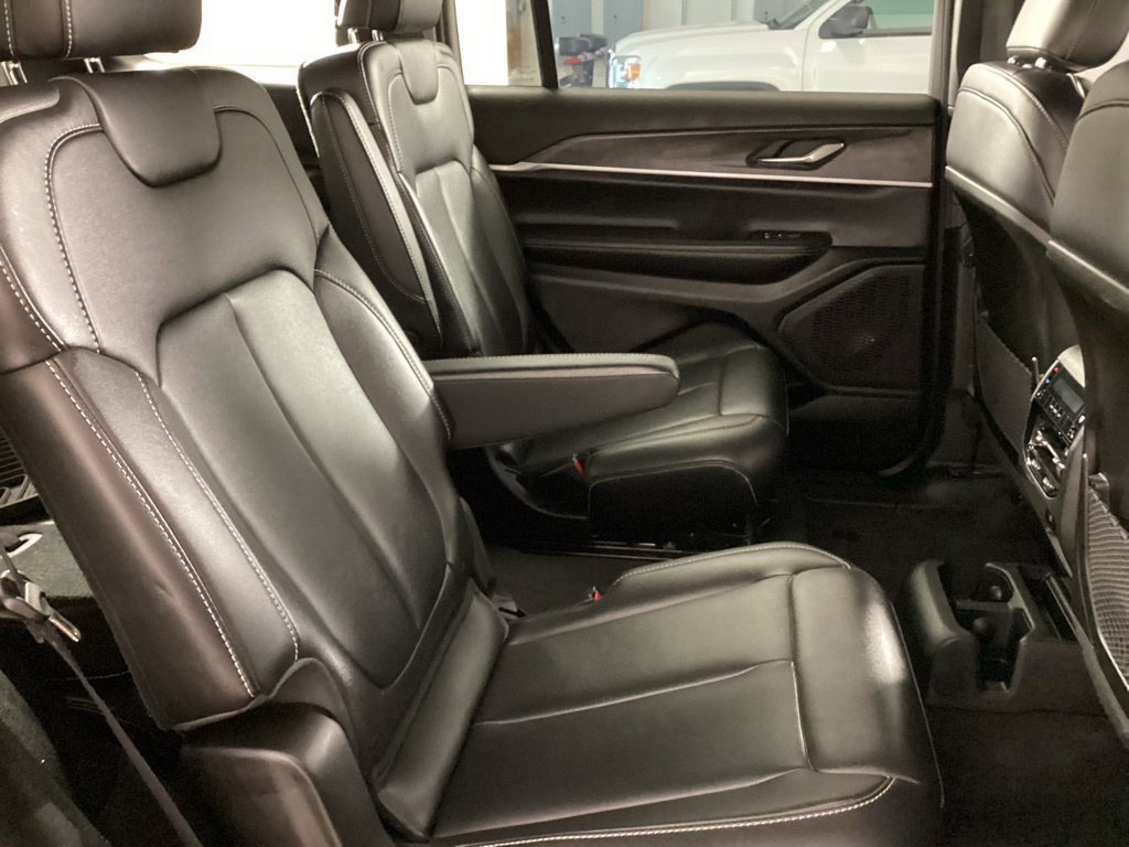 Used 2024 Jeep Grand Cherokee L Limited w/ Black Appearance Package AWD/4WD image 22