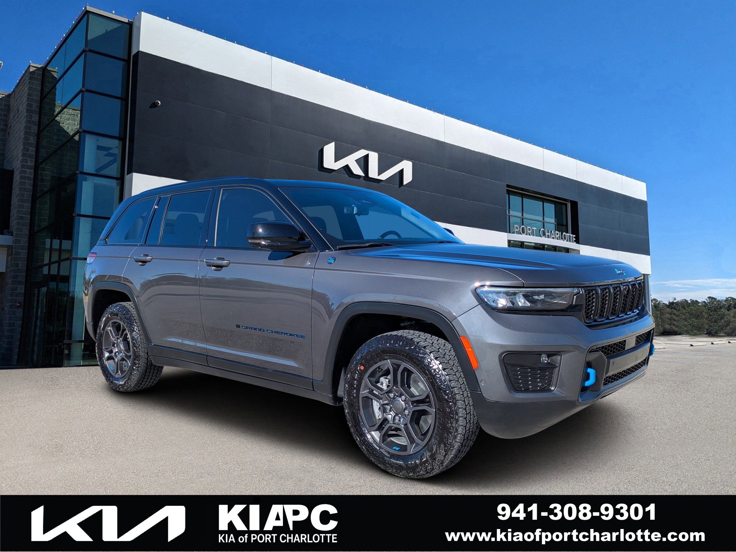 Used 2024 Jeep Grand Cherokee Trailhawk w/ Advanced Protech Group II image 1