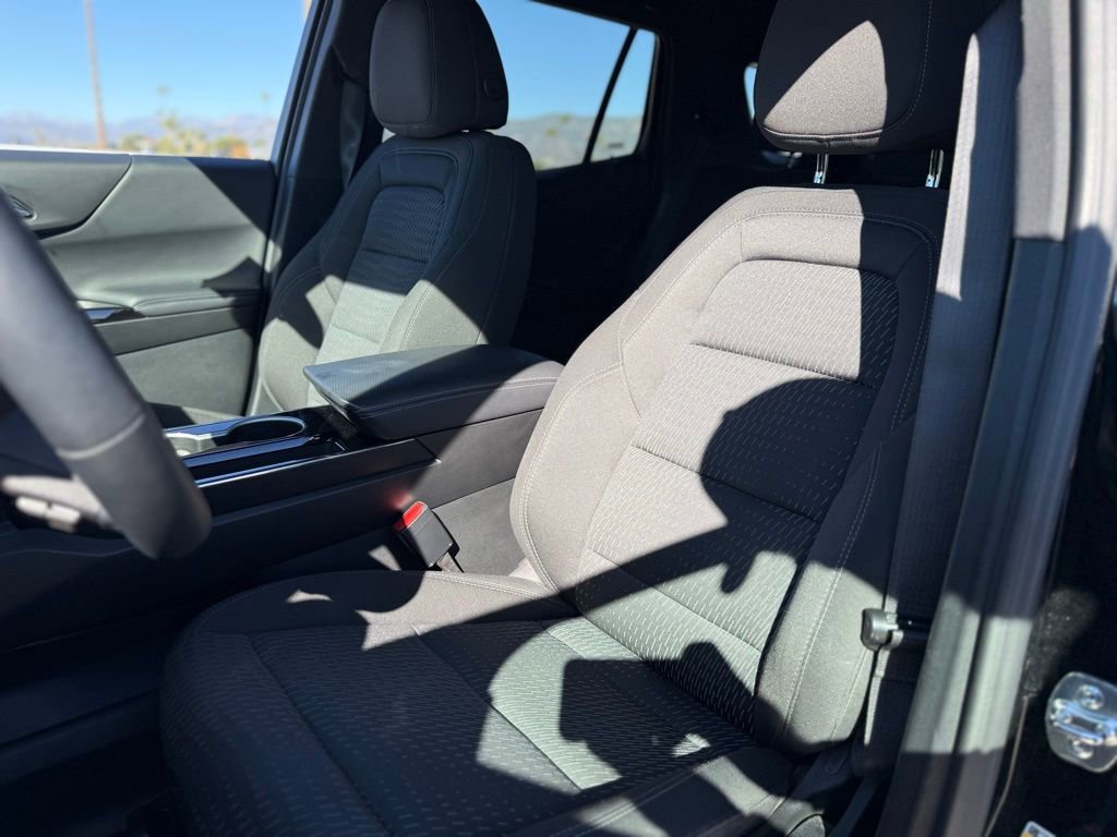 Used 2025 Chevrolet Equinox LT image 5