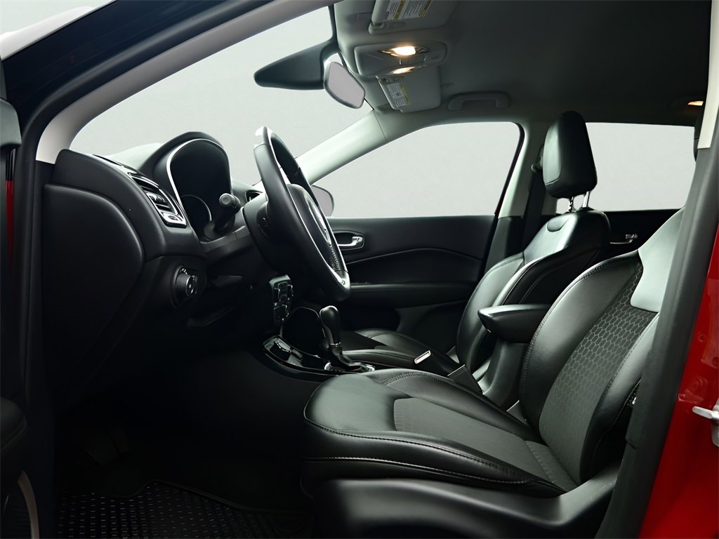 Used 2020 Jeep Compass Latitude image 3