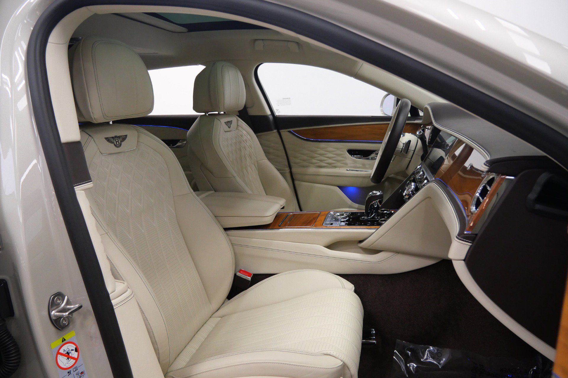 Used 2022 Bentley Flying Spur Plug-In Hybrid image 23