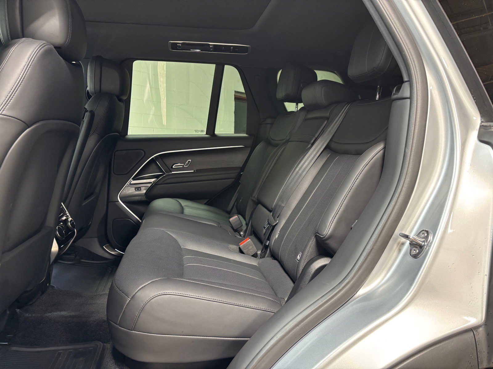 Used 2025 Land Rover Range Rover SE AWD/4WD image 29