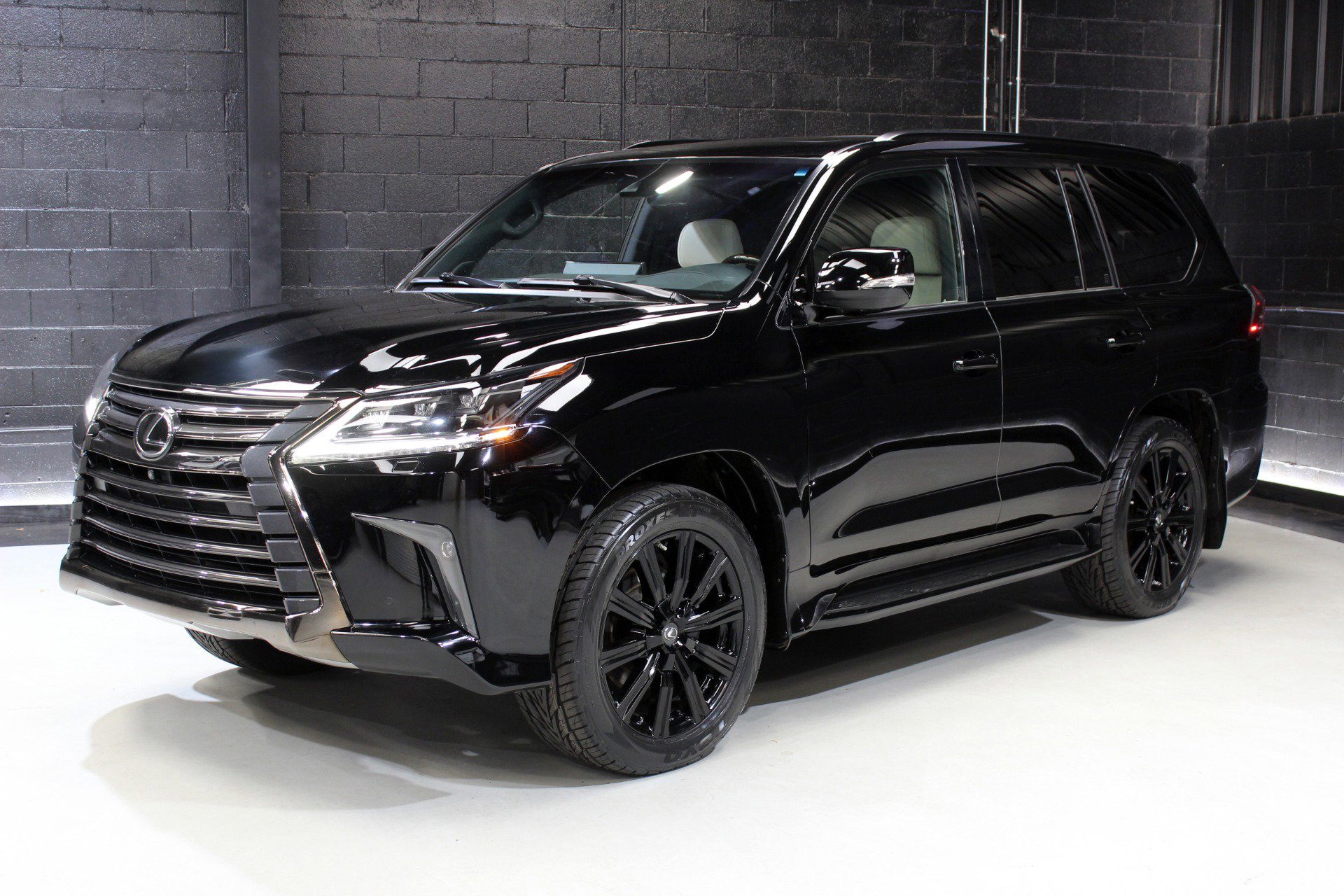 Used 2019 Lexus LX 570 Three-Row Inspiration Series w w/ Inspiration Series image 4
