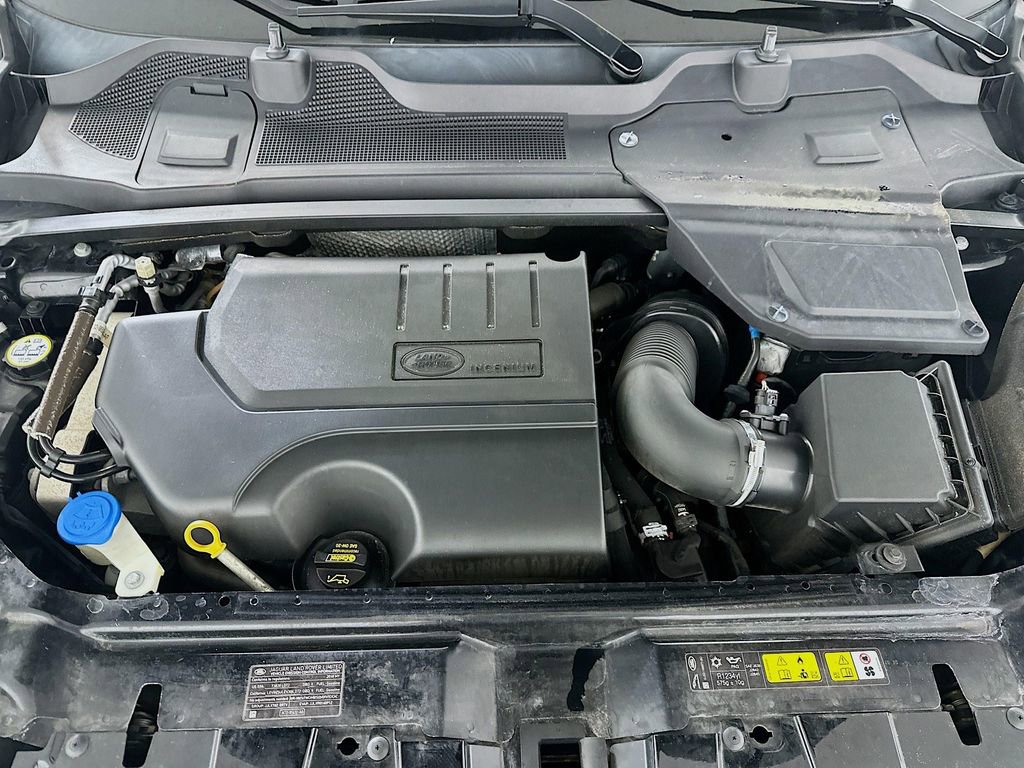 Used 2018 Land Rover Discovery Sport SE image 31
