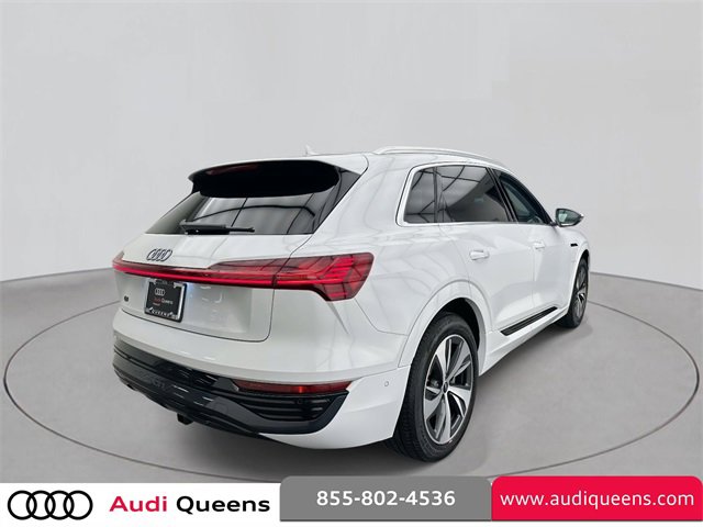 Used 2024 Audi Q8 e-tron Premium Plus image 4