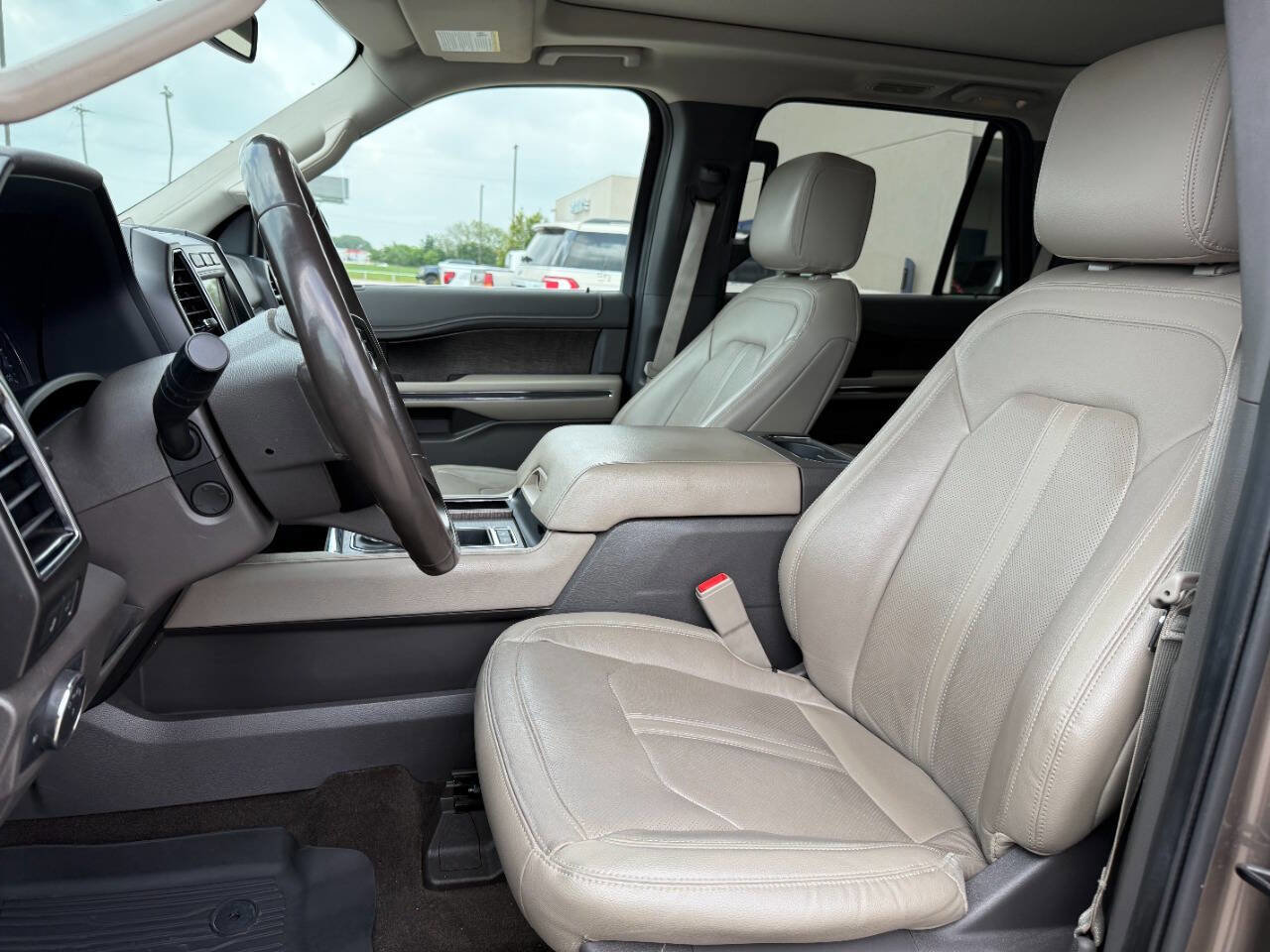 Used 2019 Ford Expedition Limited w/ Equipment Group 302A RWD image 9