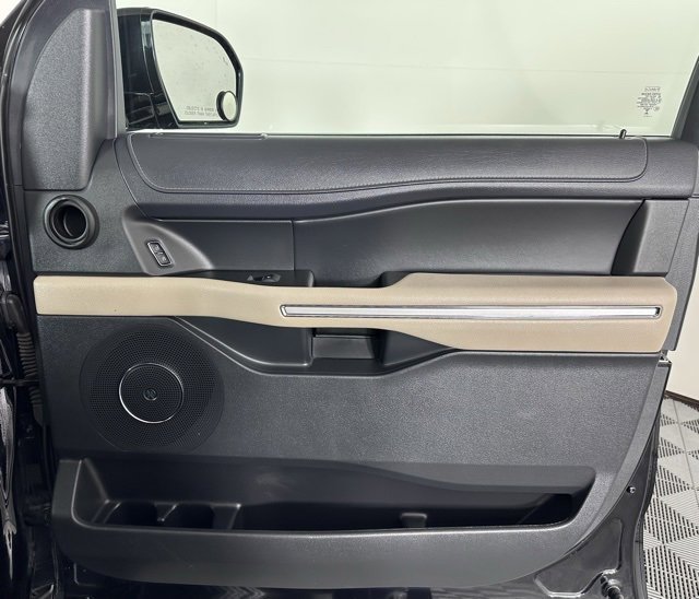 Used 2024 Ford Expedition Limited image 32