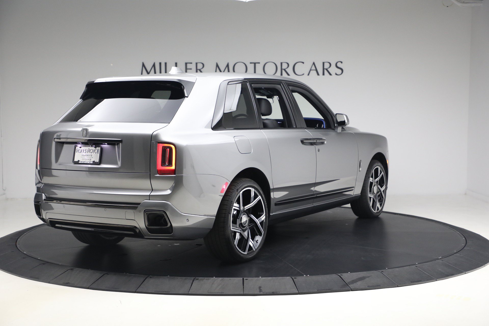 New 2027 Rolls-Royce Cullinan Black Badge AWD/4WD image 2