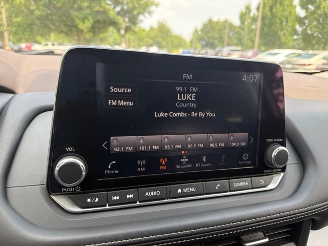 Used 2023 Nissan Rogue SV AWD/4WD image 16