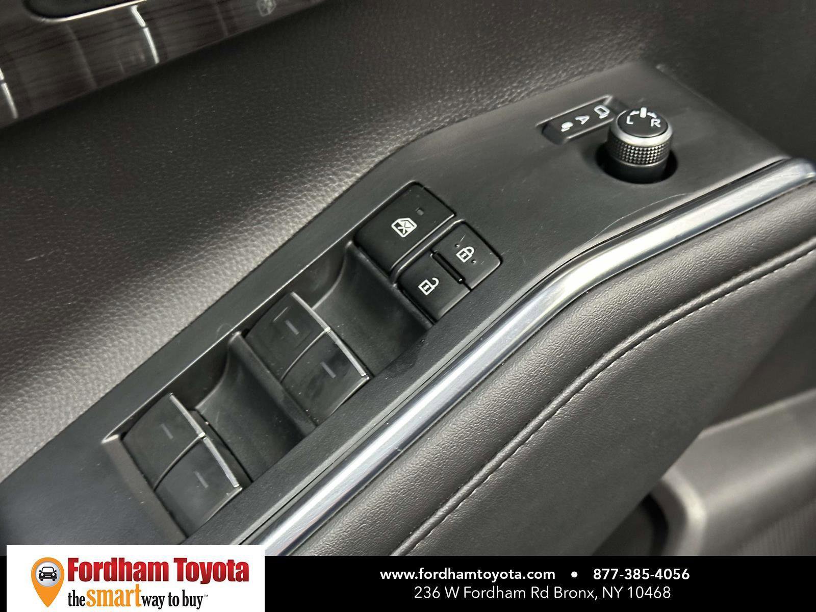 Used 2024 Toyota Highlander Limited image 21