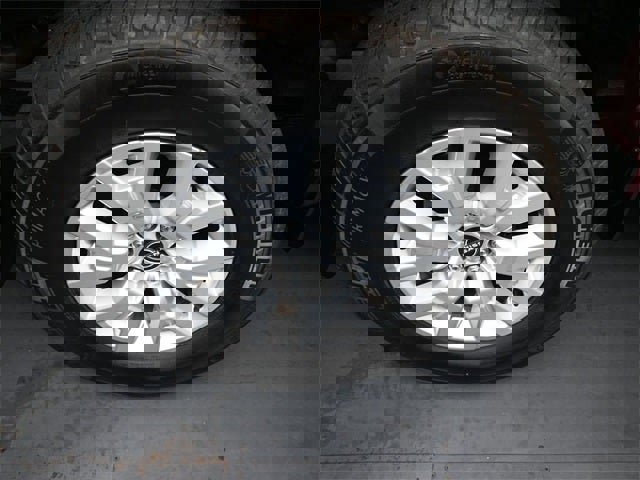 Used 2023 Nissan Frontier SV w/ Tow Package image 18