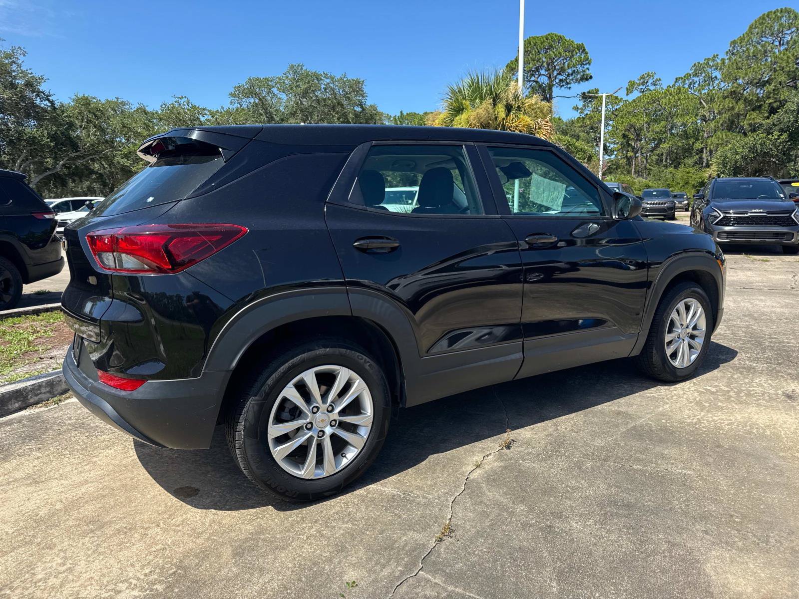 Used 2023 Chevrolet TrailBlazer LS FWD image 3