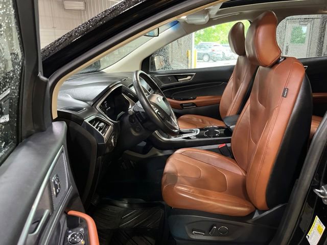 Used 2018 Ford Edge Titanium w/ Equipment Group 301A AWD/4WD image 16