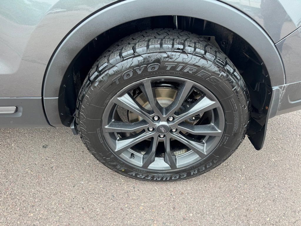 Used 2018 Ford Explorer XLT w/ Equipment Group 202A AWD/4WD image 28