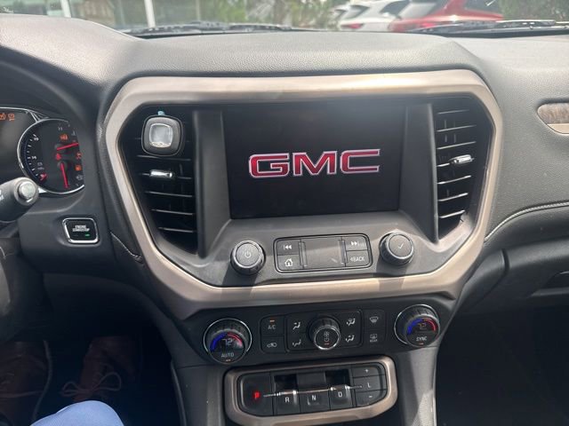 Used 2020 GMC Acadia Denali w/ Technology Package FWD image 10
