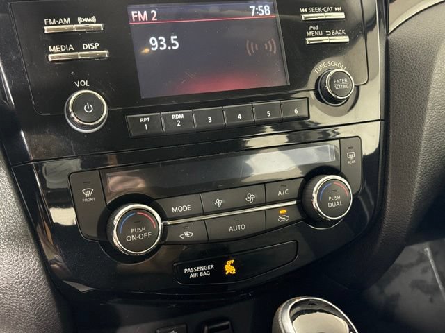 Used 2017 Nissan Rogue Sport SV AWD/4WD image 23