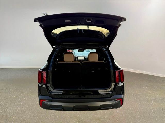 Used 2025 Kia Sorento SX Prestige w/ Olive Brown Leather Package image 11