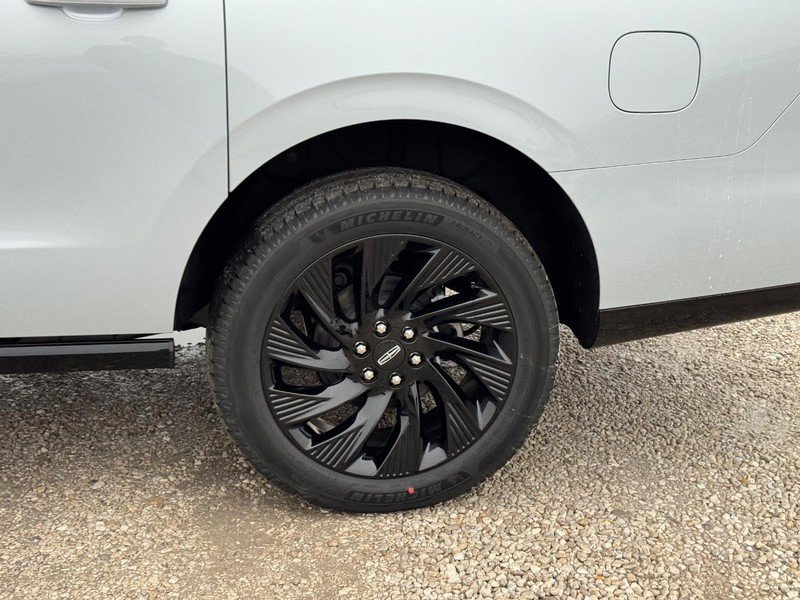 New 2025 Lincoln Navigator L Reserve w/ Jet Appearance Package image 9