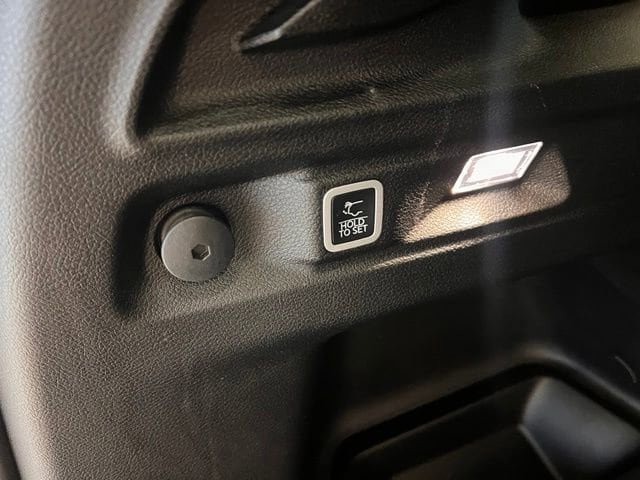 Used 2025 Jeep Grand Cherokee L Altitude AWD/4WD image 9
