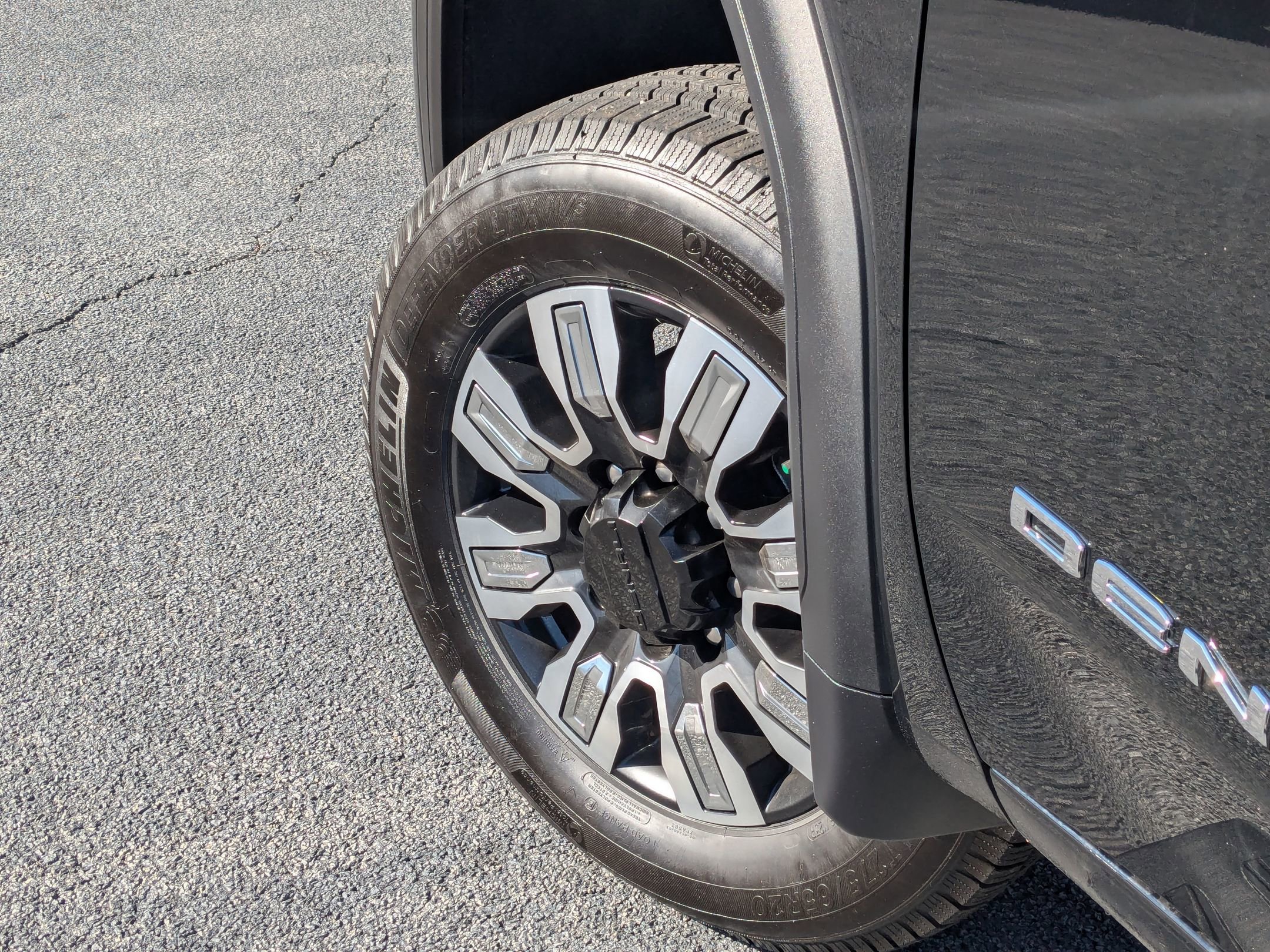 Used 2024 GMC Sierra 2500 Denali w/ Denali Reserve Package image 8