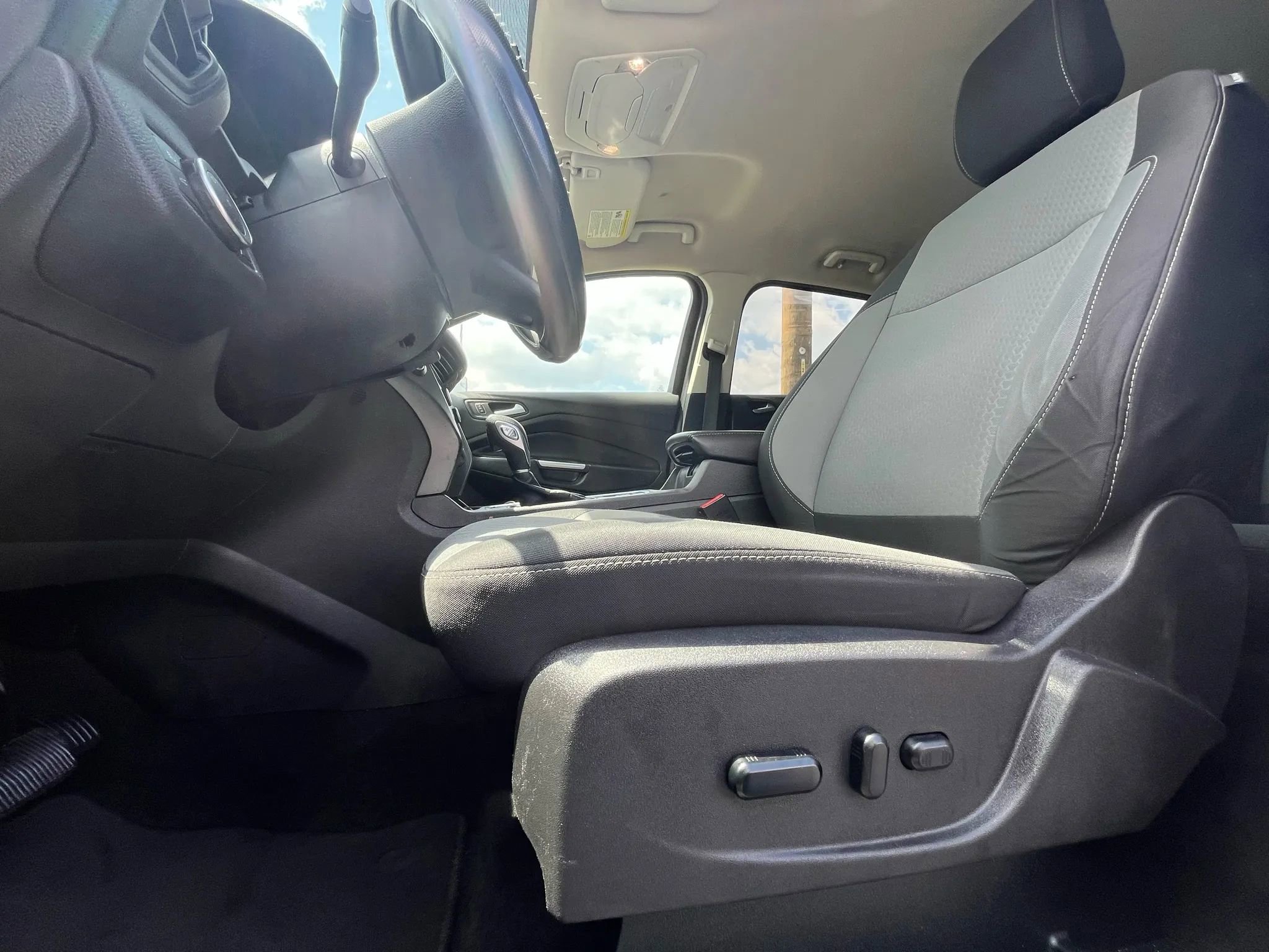 Used 2019 Ford Escape SE image 14