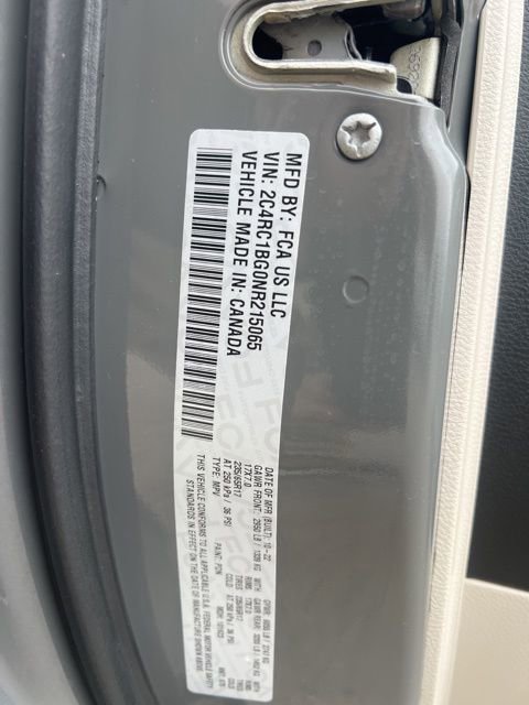 Used 2022 Chrysler Pacifica Touring-L image 9