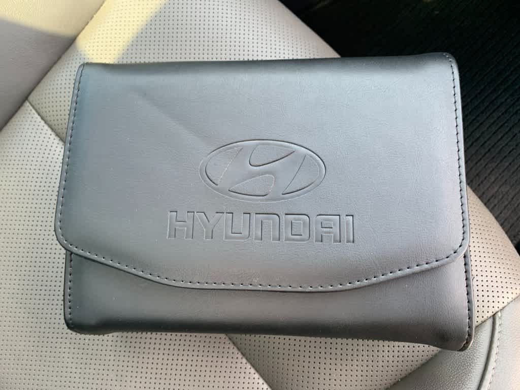 Used 2017 Hyundai Santa Fe Limited AWD/4WD image 16