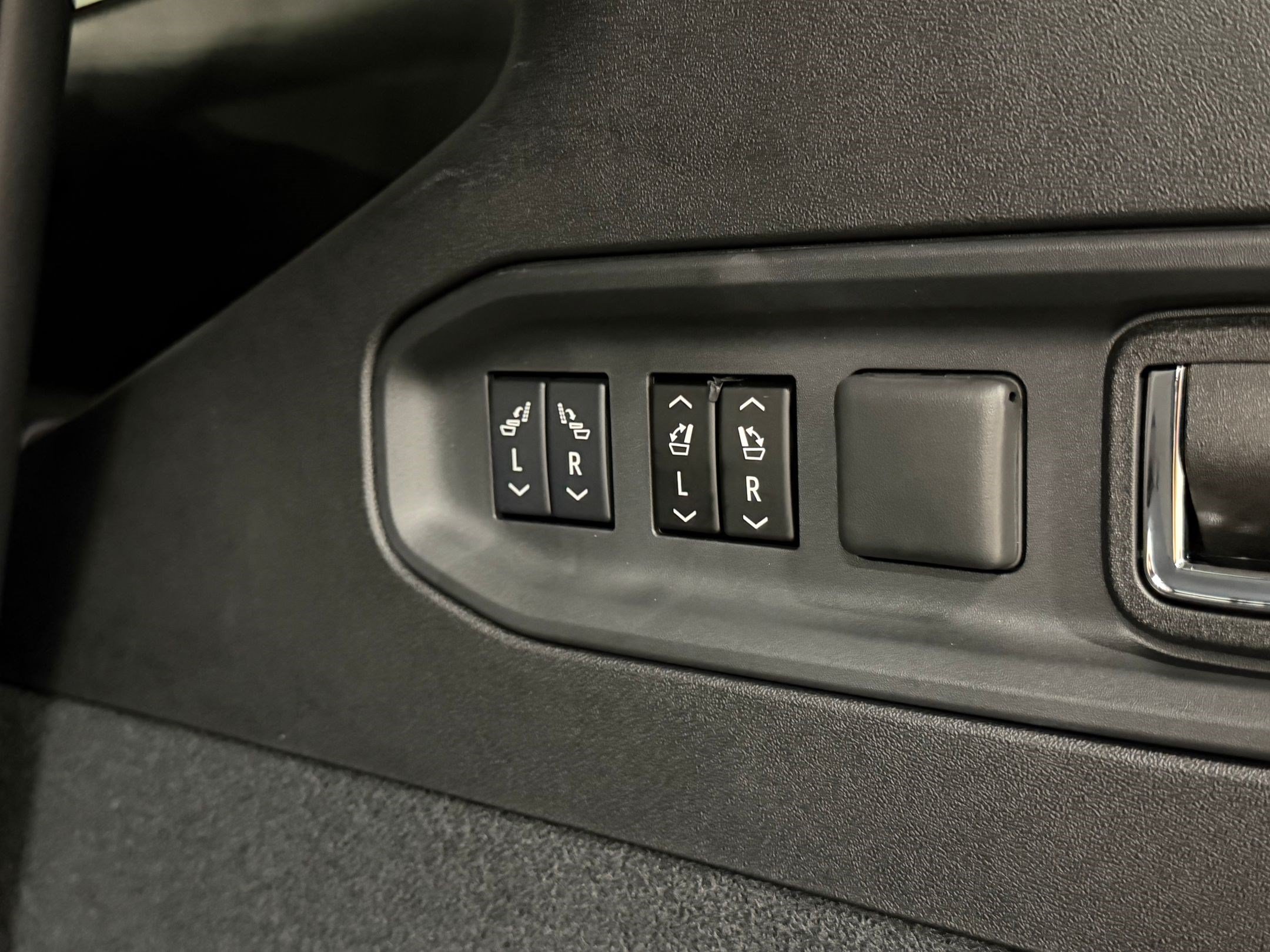 New 2027 Cadillac Vistiq Luxury AWD/4WD image 47