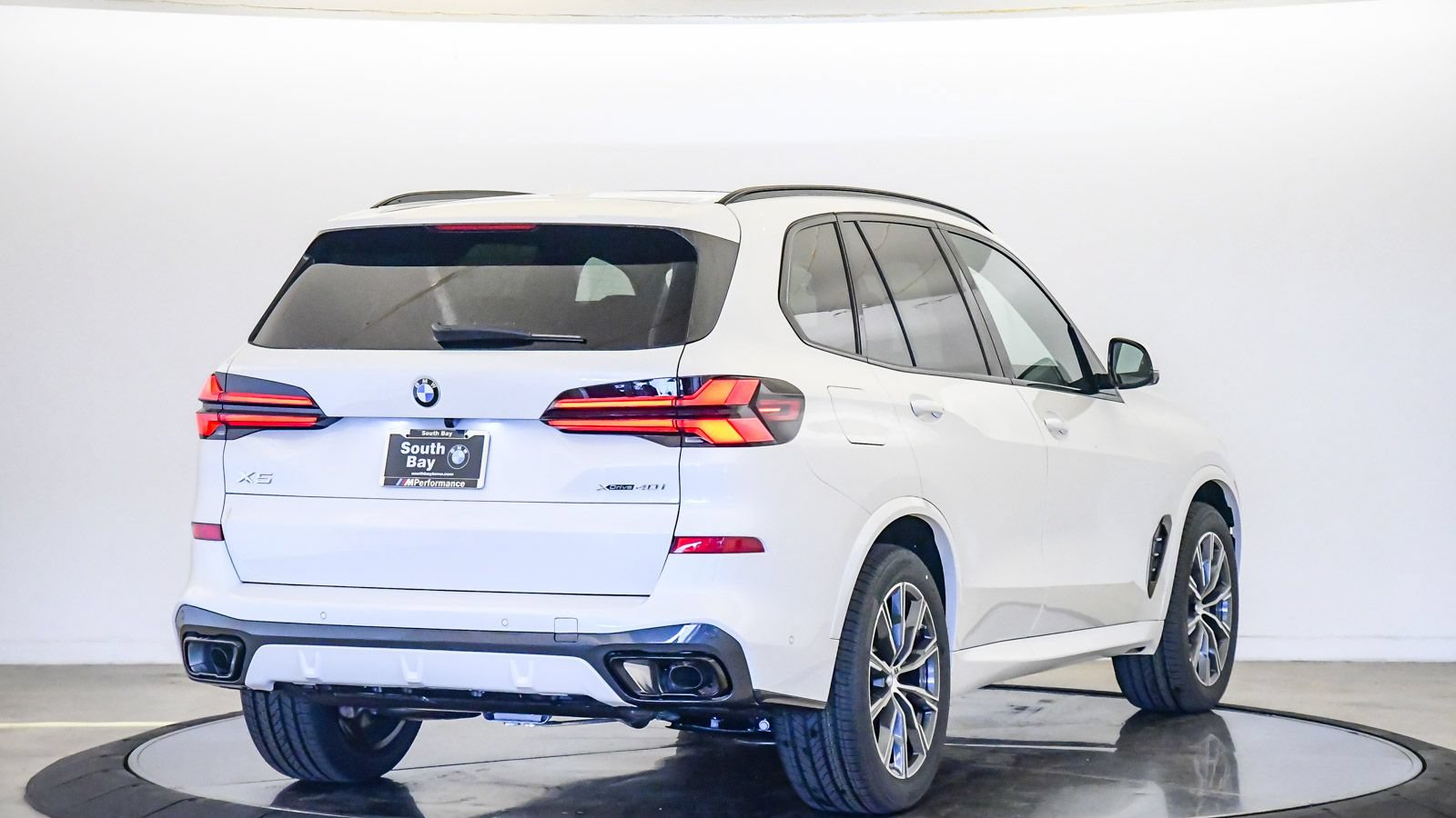 New 2026 BMW X5 xDrive40i w/ M Sport Package AWD/4WD image 5