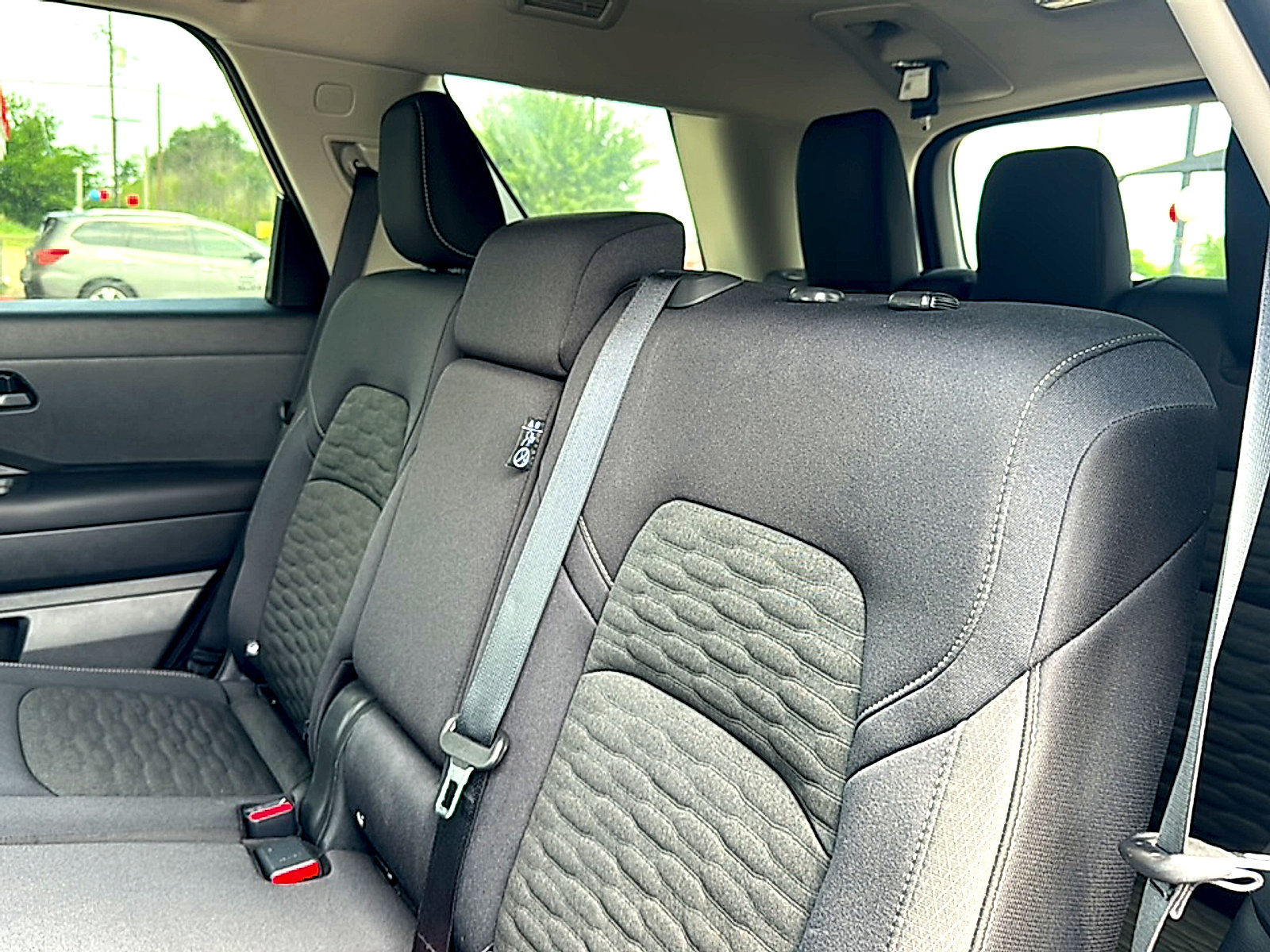 Used 2025 Nissan Pathfinder SV FWD image 19