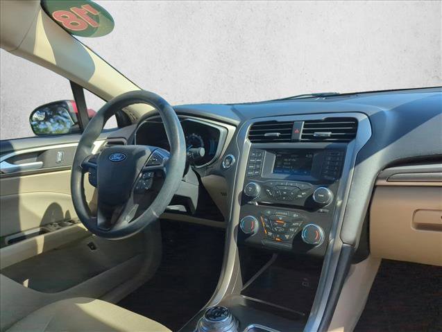 Used 2018 Ford Fusion SE FWD image 25