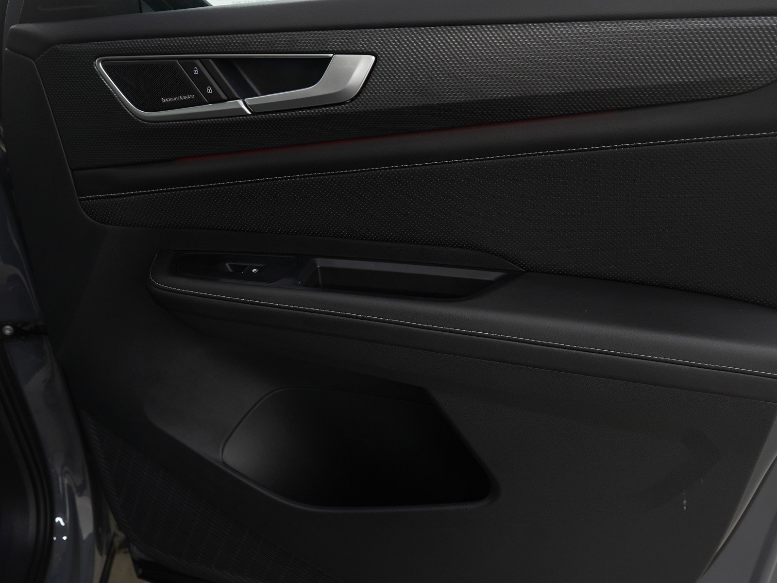 Used 2024 Volkswagen Atlas Cross Sport SEL Premium R-Line image 9