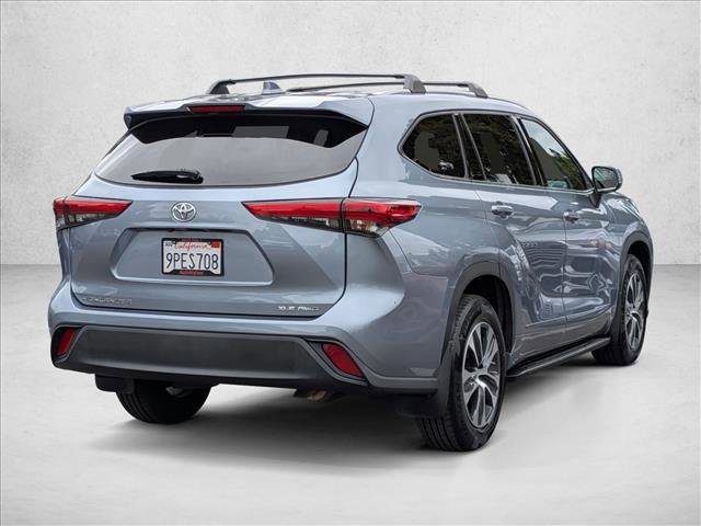 Used 2022 Toyota Highlander XLE AWD/4WD image 5