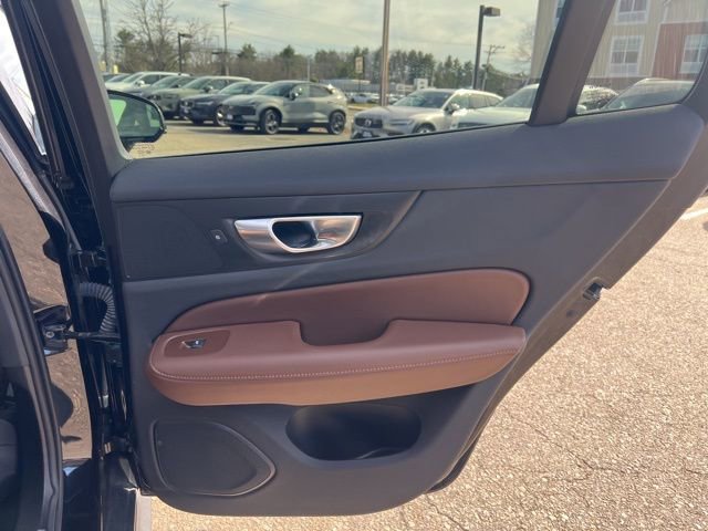 Used 2025 Volvo V60 B5 Cross Country Plus image 18