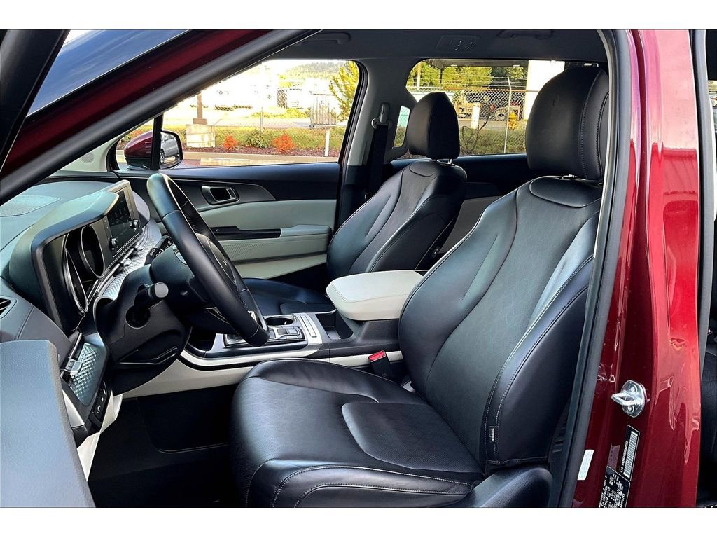 Used 2024 Kia Carnival LX image 24