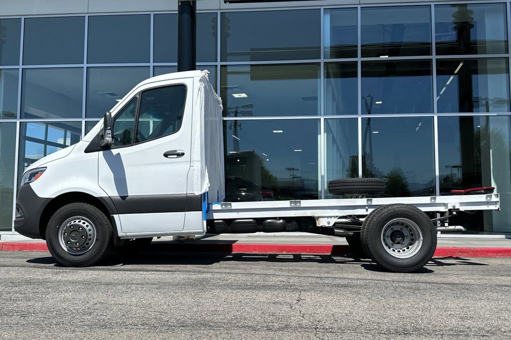 Used 2024 Mercedes-Benz Sprinter 4500 image 3