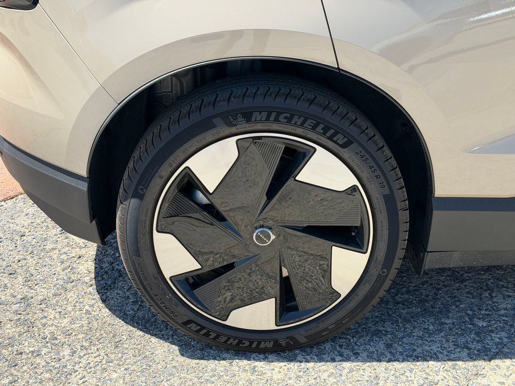 New 2026 Volvo EX30 Plus w/ Protection Package Premier AWD/4WD image 6