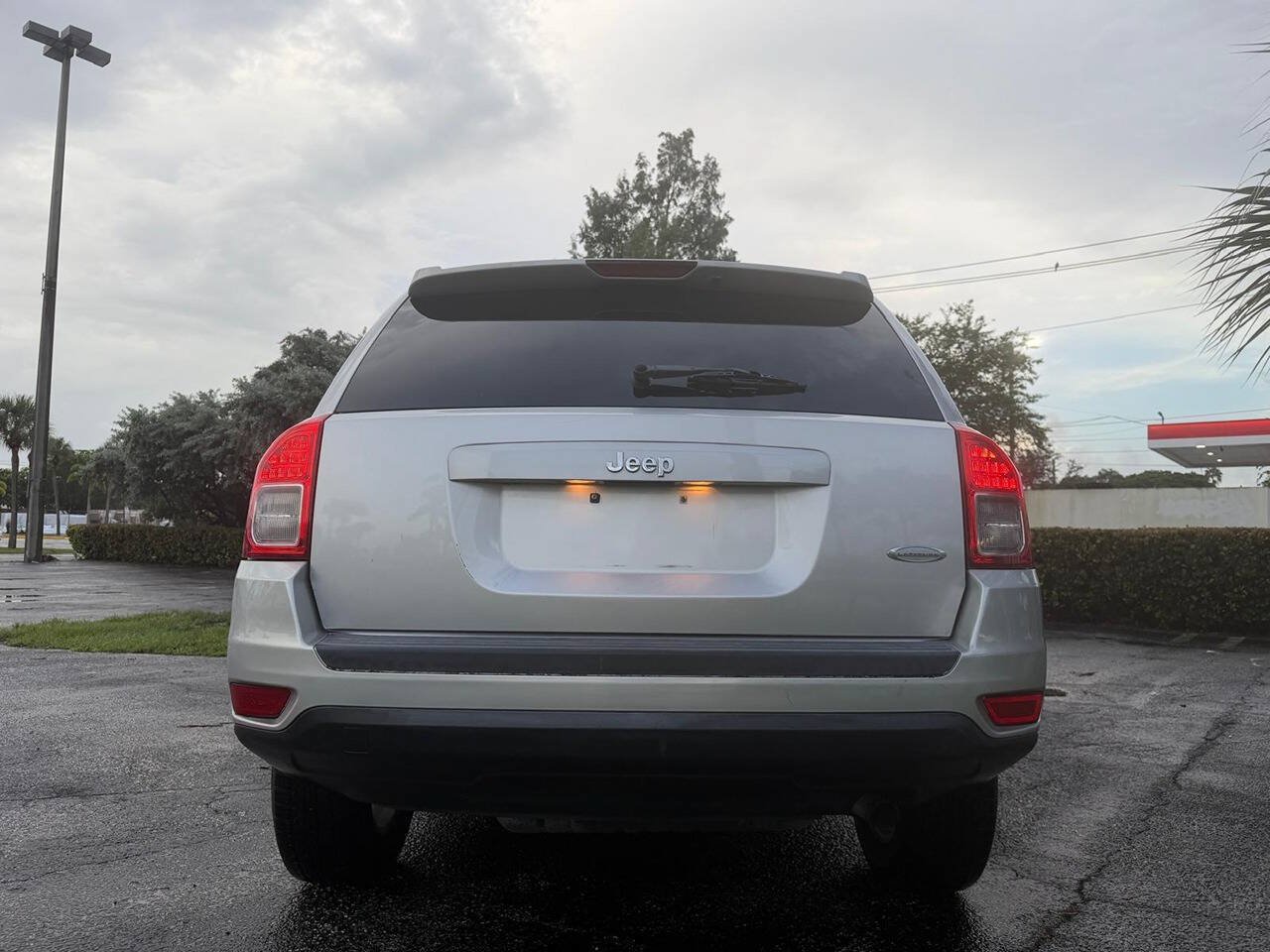 Used 2012 Jeep Compass Latitude w/ Sun/Sound Group FWD image 3