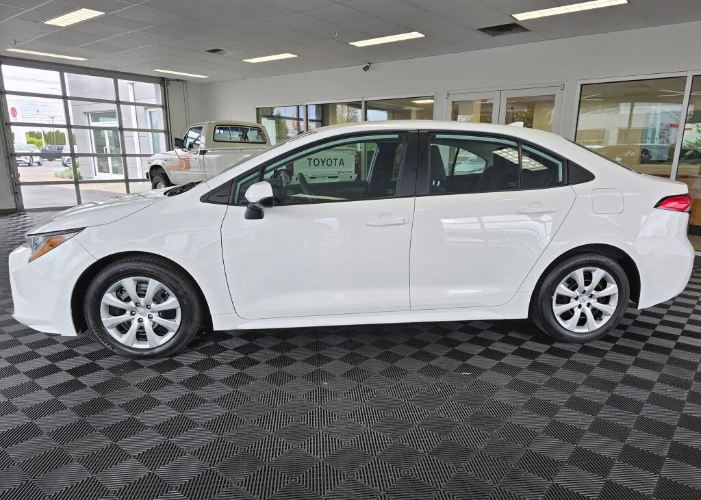 Used 2023 Toyota Corolla LE FWD image 6