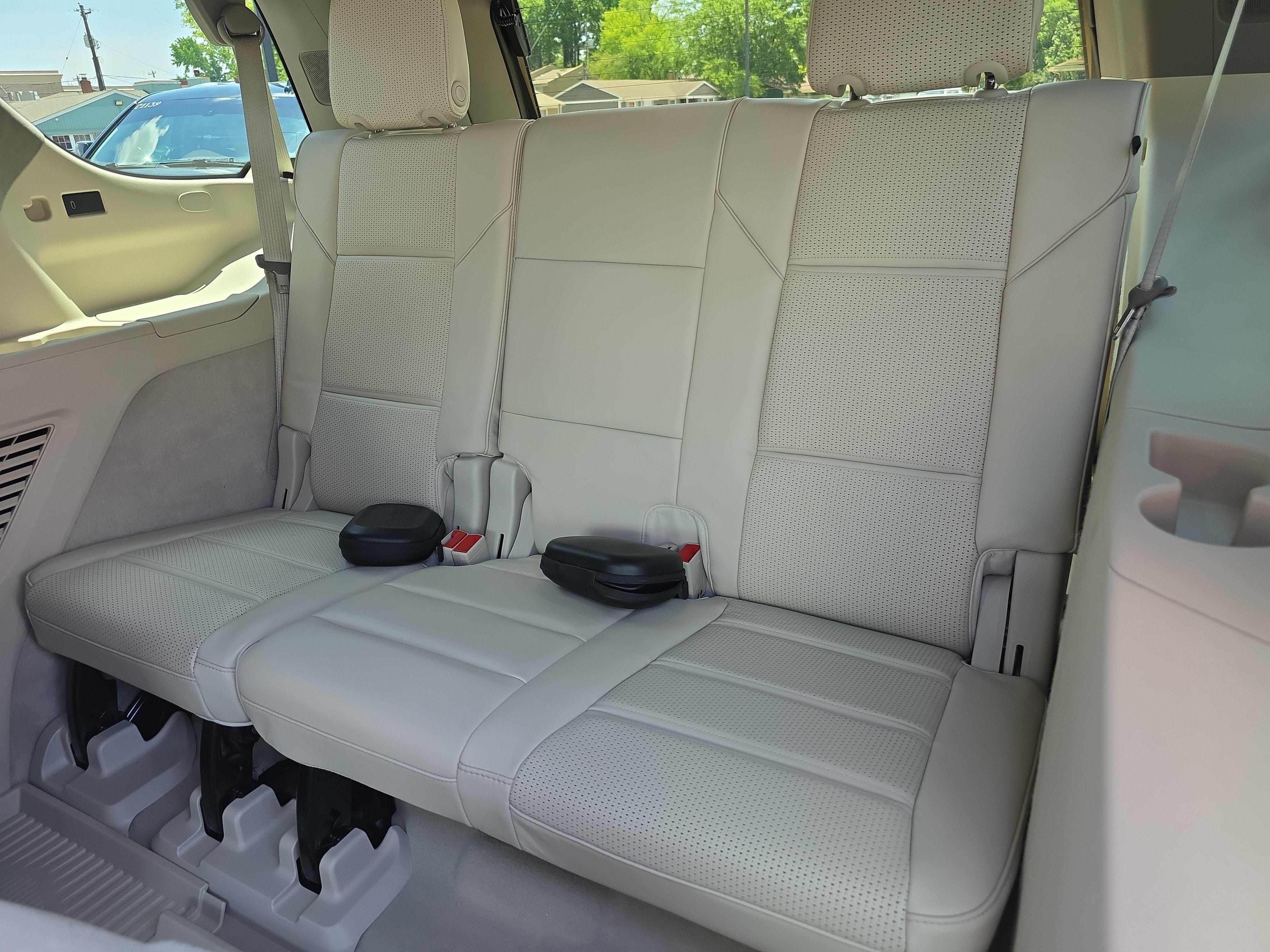 Used 2026 Cadillac Escalade Platinum Sport w/ LPO, Floor Liner Package AWD/4WD image 12